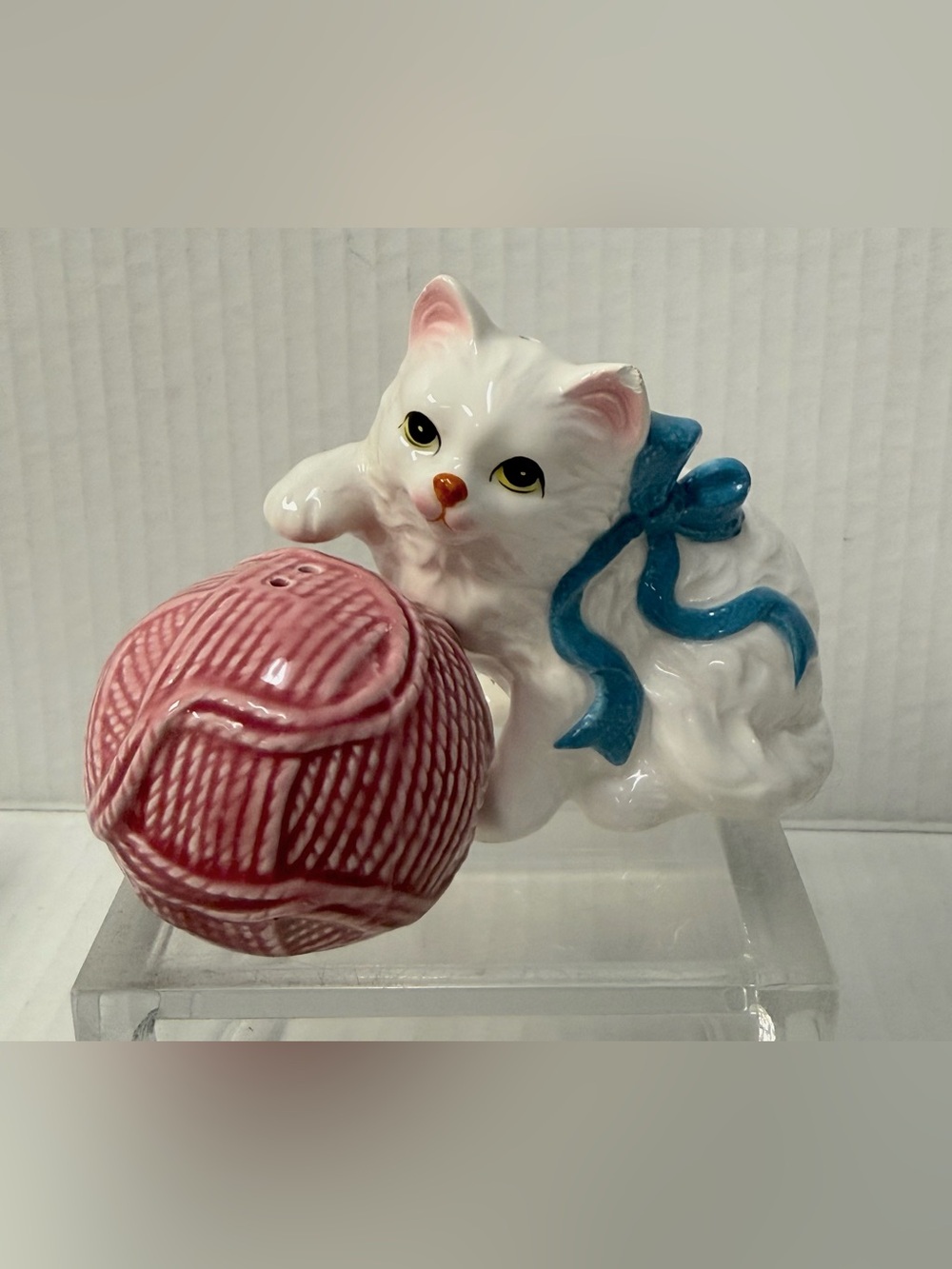 Vintage Giftcraft Ceramic Cat & Pink Yarn Ball Salt & Pepper Shaker Set